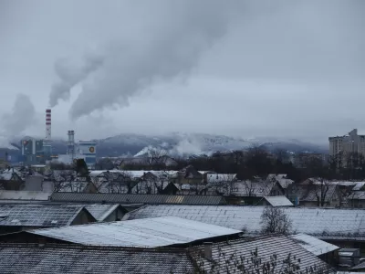 18.11.2025 sneg, prvi sneg 2025 sneženje, Termoelektrarna Toplarna Ljubljana (kratica TE-TOL)  Foto Luka Cjuha