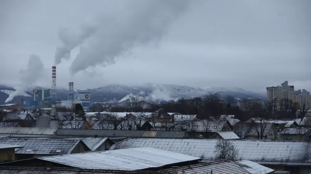 18.11.2025 sneg, prvi sneg 2025 sneženje, Termoelektrarna Toplarna Ljubljana (kratica TE-TOL)  Foto Luka Cjuha