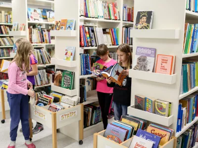 - otroci v novi knjižnici - 29.11.2016 - Osnovna &scaron;ola O&Scaron; Nove Jar&scaron;e - nova &scaron;olska knjižnica -  //FOTO: Bojan Velikonja 