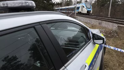 - 21.12.2023 &ndash; Postojna - železni&scaron;ka nesreča &ndash; potni&scaron;ki vlak je zbil &scaron;est delavcev Slovenskih železnic, ki so na tirih opravljali vzdrževalna dela, dve osebi sta umrli, &scaron;tirje huje po&scaron;kodovani - železni&scaron;ka proga na železni&scaron;kem prehodu Rakitnik med Prestrankom in Postojno //FOTO: Jaka Gasar