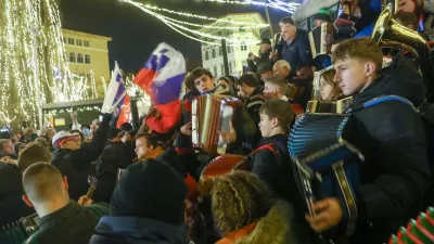 26.12.2025 - Pre&scaron;ernov trgu v Ljubljana shod harmonikarjev - harmonikaFoto: Luka Cjuha