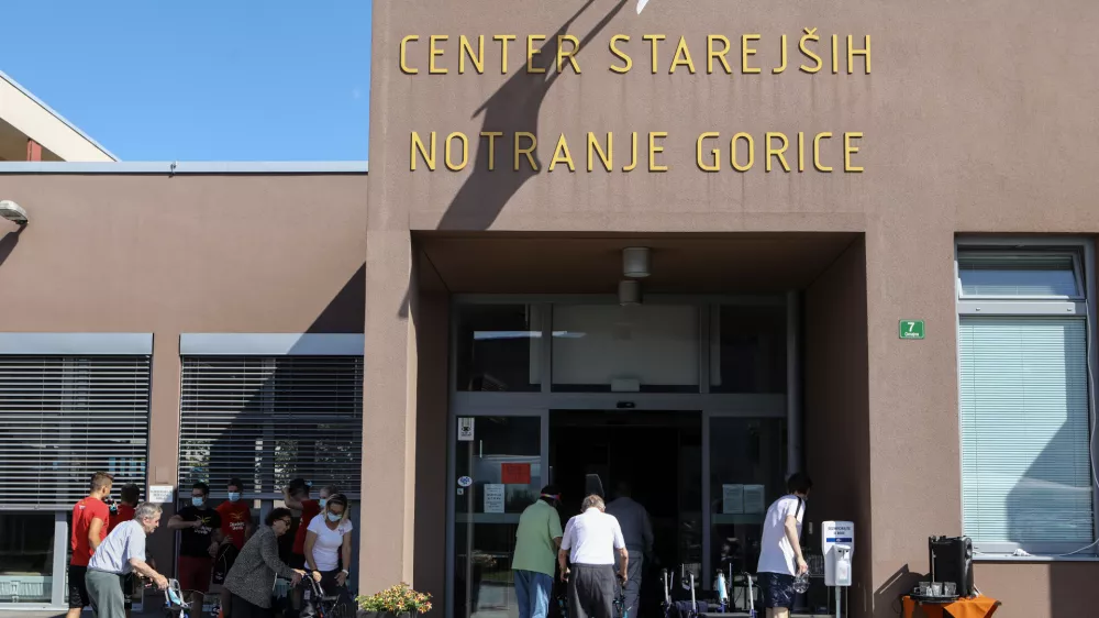 simbolična fotografija - starej&scaron;i - starostniki - upokojenci - 14.07.2020 &ndash; DEOS Center starej&scaron;ih Notranje Gorice - zasebni socialnovarstveni zavod &ndash; dom starostnikov  //FOTO: Luka Cjuha.