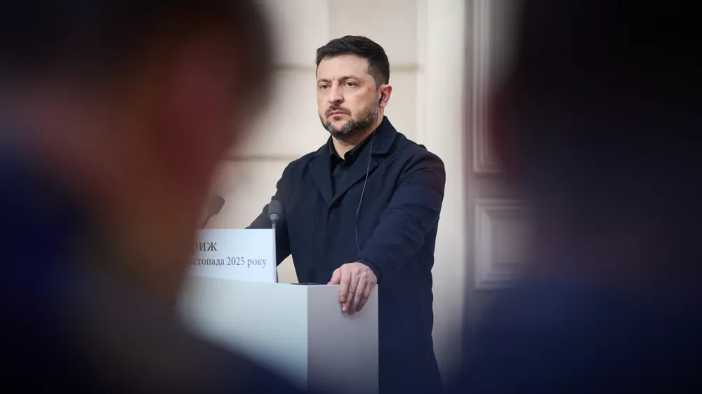 HANDOUT - 17 November 2025, France, Paris: Ukraine's President Volodymyr Zelensky attends a press conference with French President Emmanuel Macron at the Elysee presidential Palace. Photo: -/Ukrainian Presidency/dpa - ATTENTION: editorial use only and only if the credit mentioned above is referenced in full