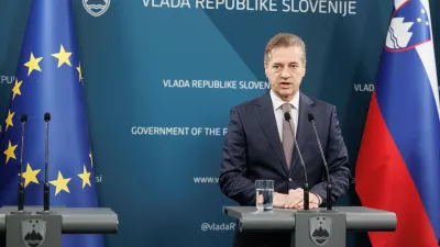Ljubljana, vlada.Izjava predsednika vlade Roberta Goloba in ministra za kohezijo in regionalni razvoj Aleksandra Jevska.Predsednik vlade Robert Golob.