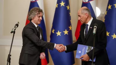 Kaj imata skupnega tovari&scaron; in izklesani desničar?