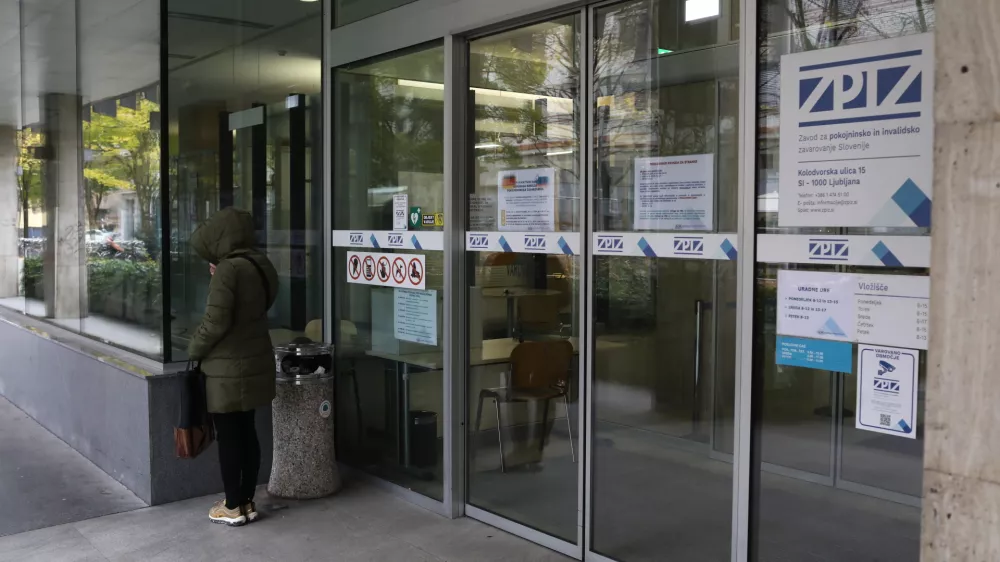 Ni razloga za hitenje pri upokojevanju