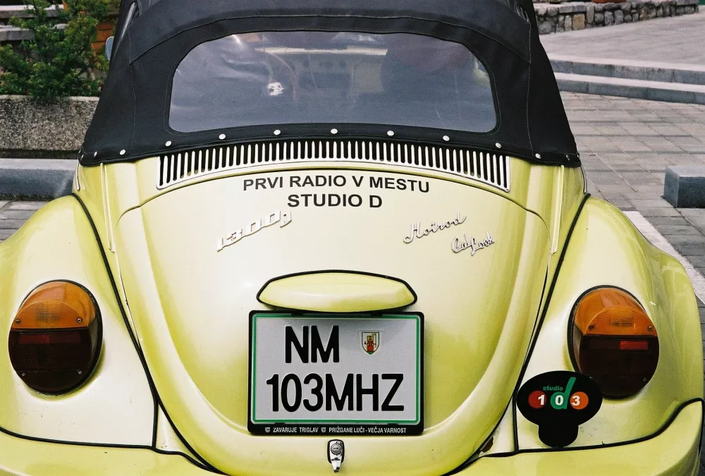 studio D, hro&scaron;č, reklama