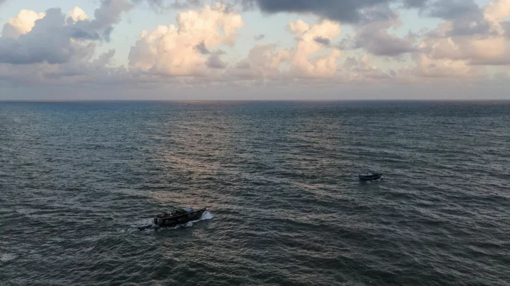 A boat that migrants say carries Venezuelan migrants sails offshore, a day after another boat carrying mostly Venezuelan migrants, some of whom said they were returning to Venezuela after being deported or failing to cross into the United States, sank near the coast of Colon, resulting in multiple casualties, in Miramar, Panama, December 28, 2025. REUTERS/Enea Lebrun