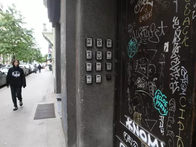 14.05.2024 - kratkoročno oddajanje nepremičnin prek spletnih platform, kot sta denimo Airbnb in Booking - Airnbn ključavniceFOTO Luka Cjuha