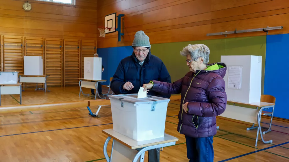 - Voli&scaron;če O&Scaron; Polje,- 23.11.2025. - Zakonodajni referendum o Pomoči pri prostovoljnem končanju življenja.//FOTO: Bojan Velikonja