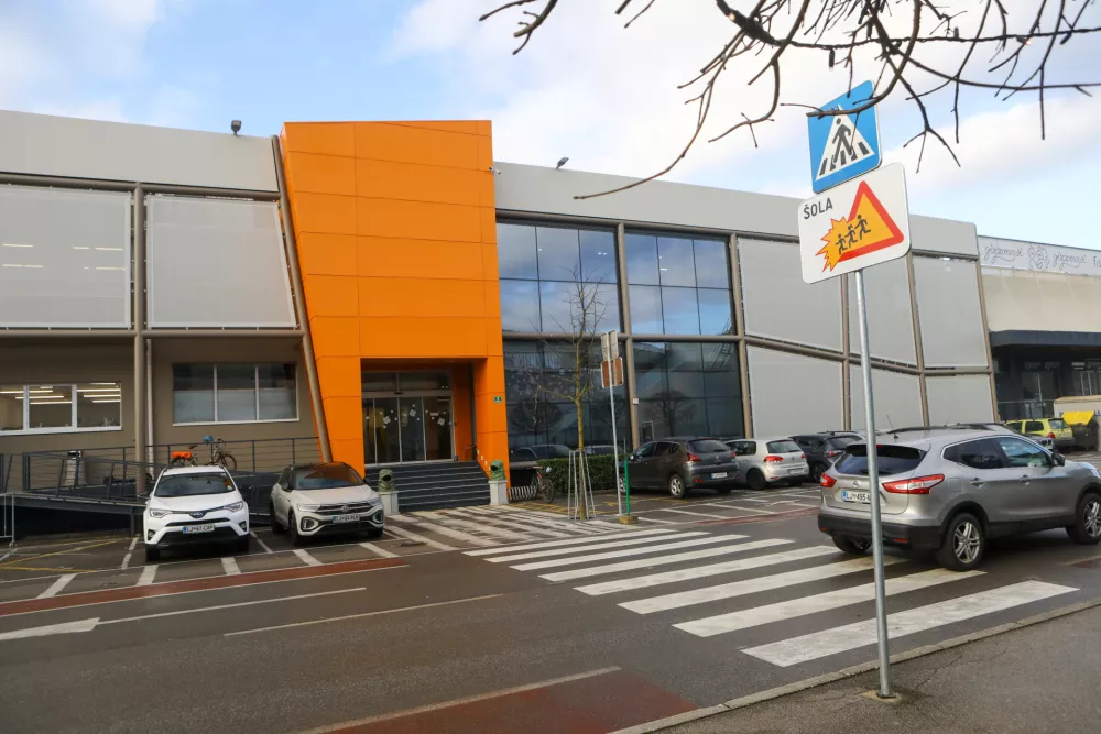 Osnovna &scaron;ola v nekdanjem outlet centru