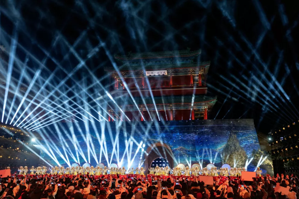 People celebrate the New Year at a ceremony at the Juyongguan Great Wall section, also known as Juyong Pass, in Beijing, China, January 1, 2026. REUTERS/Maxim Shemetov REFILE - CORRECTING YEAR FROM '2025' TO '2026'.