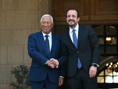 ciprski predsednik Nicos Christodoulides s predsednikom evropskega sveta Antoniom Costo. 