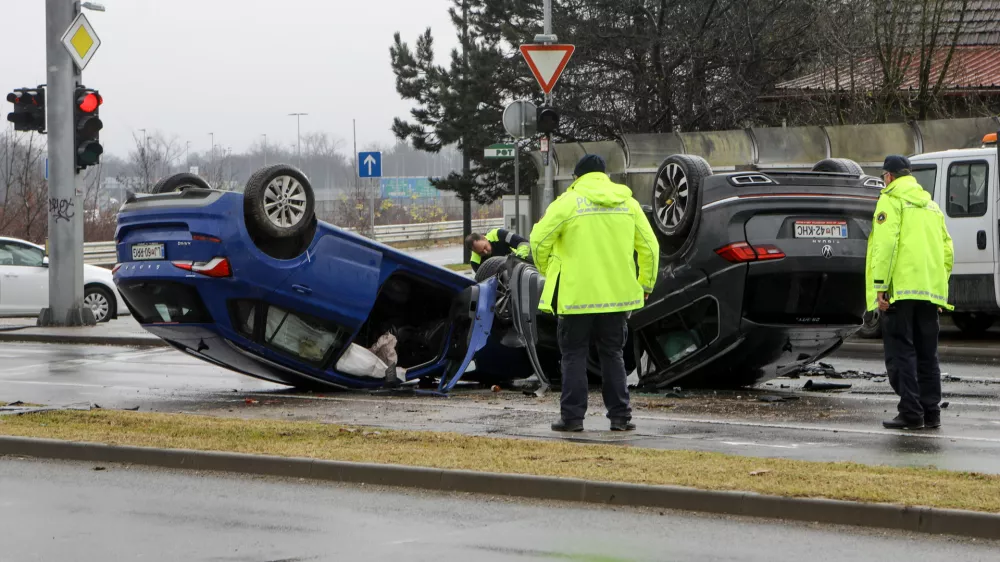 26.11.2025 - Prometna nesreča - &Scaron;martinska cesta - policijaFoto: Luka Cjuha