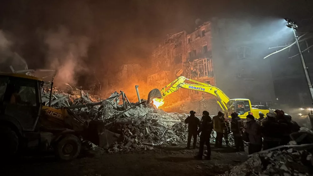 Rescuers work at the site of an apartment building hit by a Russian air strike, amid Russia's attack on Ukraine, in Kharkiv, Ukraine January 2, 2026. REUTERS/Sofia Gatilova
