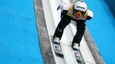 Domen Prevc z zmago v kvalifikacijah povabil na veliko slavje