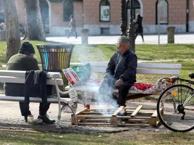 Brezdomci Kongresni trg simbolična zamegljena