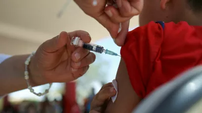FILE PHOTO: A health worker administers a dose of the measles vaccine to a child during a measles vaccination drive in Ciudad Juarez, Mexico, June 15, 2025. REUTERS/Carlos Sanchez/File Photo