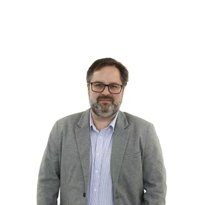 Ale&scaron; GaubeZA ONLINE - Redakcija Dnevnik 2024 - portreti za komentarje in kolumne - kolumnisti - komentatorji &ndash; novinarji - portret //FOTO: Luka Cjuha