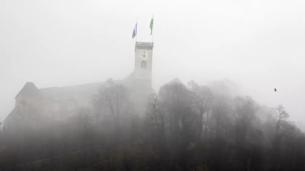 25.11.2025 - Ljubljanski grad, megla,smogFoto: Tomaž Skale