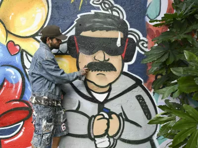 06 January 2026, US, MiamiMural artist from Venezuela, Pedro Martin, paints a mural depicting Venezuelan President Nicolas Maduro as captured is seen in the Wynwood Arts District in Miami, Florida. PhotoMichele Eve Sandberg/ZUMA Press Wire/dpa
