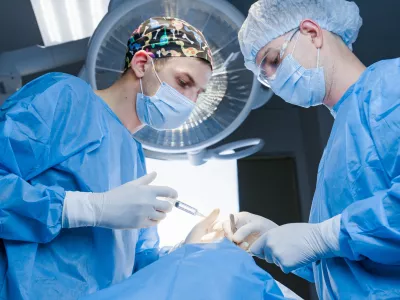 Podatka, koliko Slovencev se odpravi na lepotne posege v tujino, ni mogoče dobiti, zagotovo pa &scaron;tevilke z leti nara&scaron;čajo.&nbsp;/ Foto: iStock