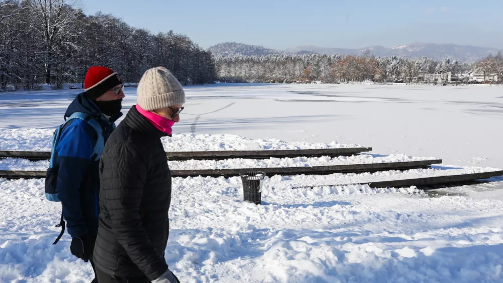 08.01.2026. Mraz -12 v Ljubljani. Zamrznjen Kose&scaron;ki bajer. Foto: Bojan Velikonja