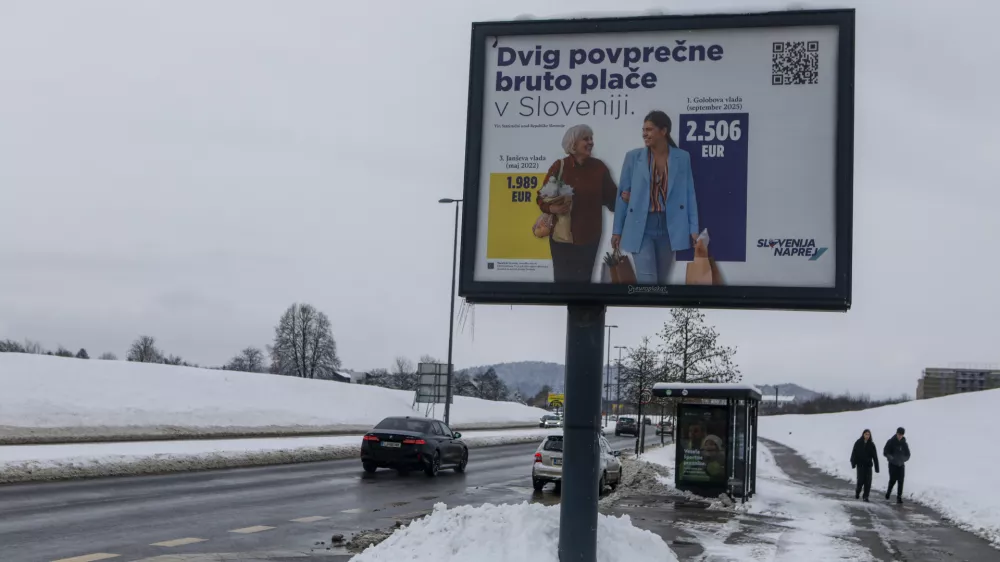 Plače niso toliko vi&scaron;je ali nižje, kot bi vam rada prodala Golob in Jan&scaron;a