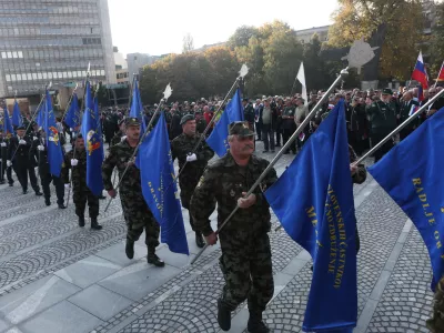 - prapor&scaron;čaki - veterani - 10.10.2018 - 50. obletnica ustanovitve TO - Teritorialna obramba Slovenije, - zbor na Trgu republike in slovesnost ZVVS, Zveza veteranov vojne za Slovenijo //FOTO: Luka Cjuha.