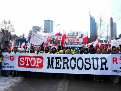 Demonstrators hold a banner, as Polish farmers protest against the Mercosur trade deal in the center of Warsaw, Poland, January 9, 2026. REUTERS/Aleksandra Szmigiel