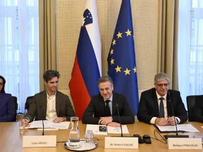 13.11.2025 Premier dr. Golob v pogovoru z župani Jugovzhodne Slovenije o t.i. &Scaron;utarjevem zakonu - obravnava romske tematike in s tem povezanimi re&scaron;itvami v t. i. &Scaron;utarjevem zakonu - VLADA RSFoto: Nik Erik Neubauer