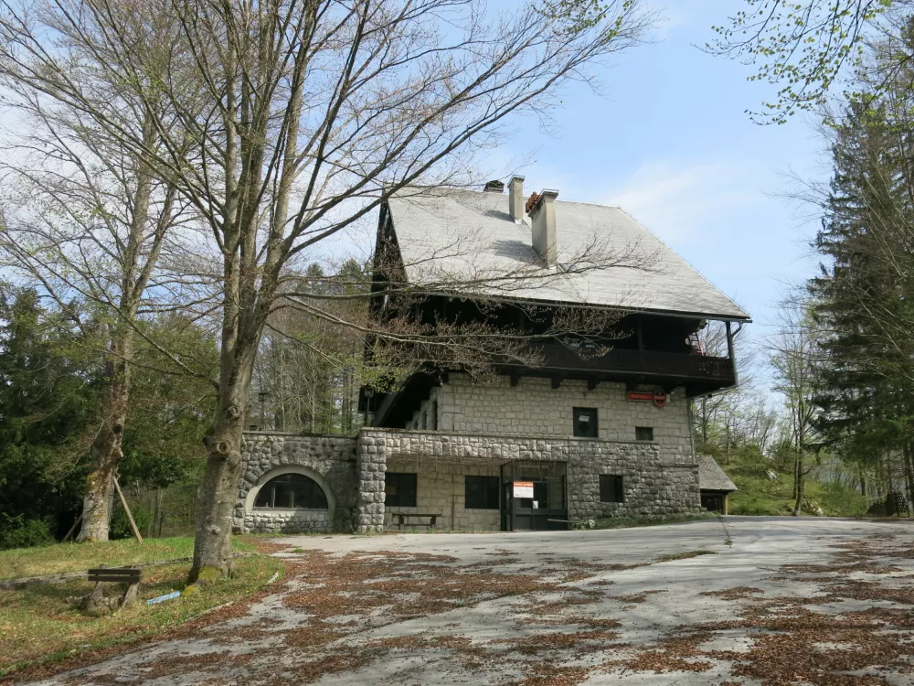 Bohinj.Opusceni hotel Bellevue, ki dobiva novega lastnika.