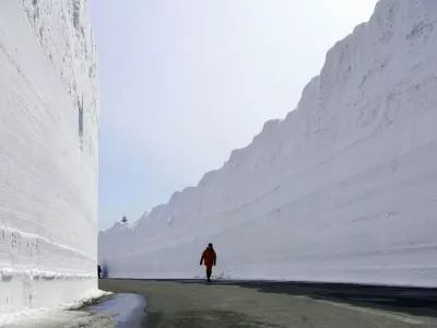 Sneženi koridor, ki je postal turistična znamenitost. / Foto: Profimedia
