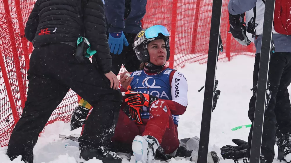 Austria's Magdalena Egger gets medical assistance after crashing during an alpine ski, women's World Cup downhill, in Zauchensee, Austria, Saturday, Jan. 10, 2026. (AP Photo/Marco Trovati)