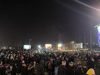 09 January 2026, Iran, Karaj: Iranians gather while blocking a street during a protest in Karaj in response to worsening economic conditions. Photo: -/ZUMA Press Wire/dpa
