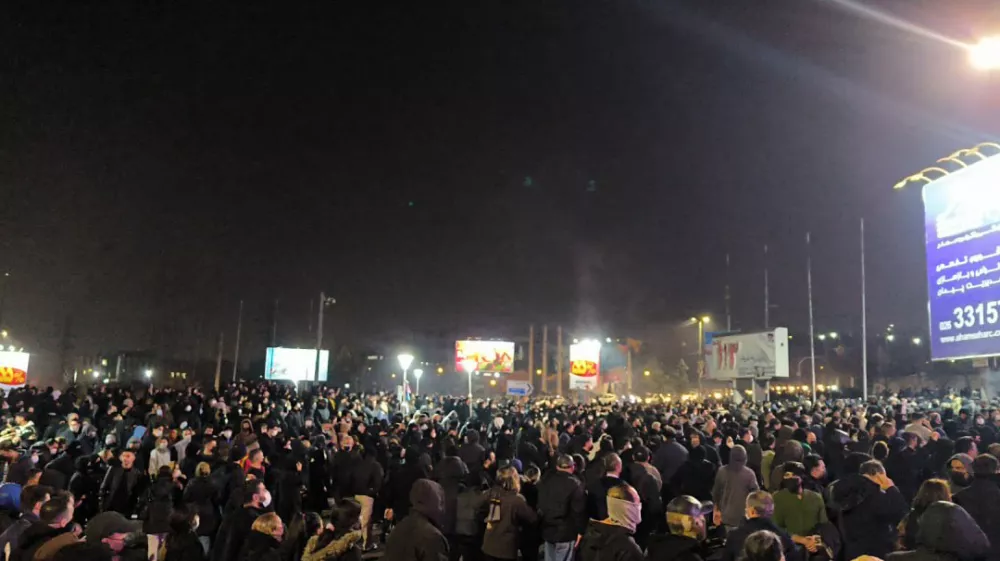 09 January 2026, Iran, Karaj: Iranians gather while blocking a street during a protest in Karaj in response to worsening economic conditions. Photo: -/ZUMA Press Wire/dpa
