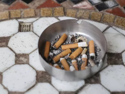 Nova direktiva o tobaku z različnimi tro&scaron;arinami med državami