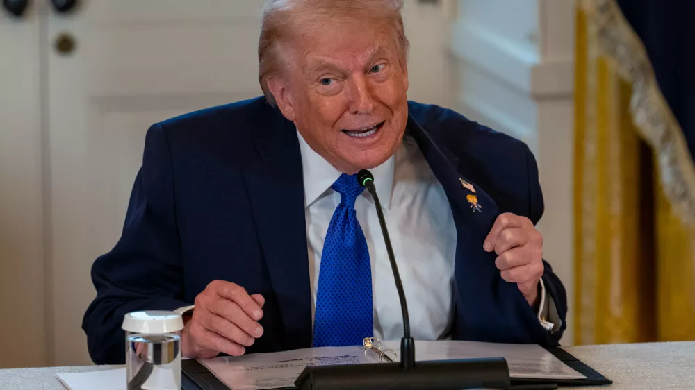 09 January 2026, US, Washington: US President Donald Trump shows off his new 'Happy Trump' lapel pin as he hosts the leaders of nearly two dozen oil companies in the White House East Room to discuss Venezuela. Photo: Andrew Leyden/ZUMA Press Wire/dpa