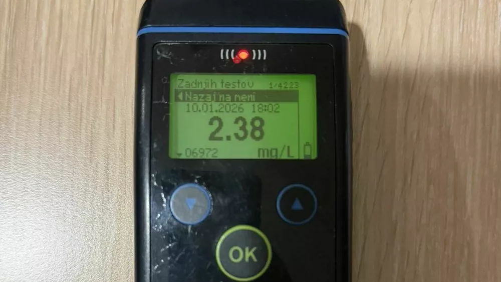 Alkotest je pokazal 2,38 mg/l alkohola v izdihanem zraku, kar pomeni, da je imel voznik v organizmu okoli 4,8 promila alkohola.
