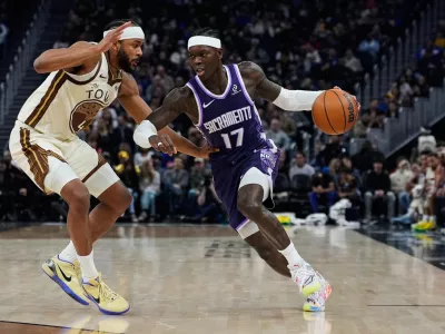 Sacramento Kings guard Dennis Schr&ouml;der, right, moves the ball while defended by Golden State Warriors guard Moses Moody during the first half of an NBA basketball game, Friday, Jan. 9, 2026, in San Francisco. (AP Photo/Godofredo A. V&aacute;squez)