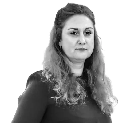 Neža Mrevlje- Redakcija Dnevnik 2024 - portreti za komentarje in kolumne - kolumnisti - komentatorji &ndash; novinarji - //FOTO: Tomaž Skale