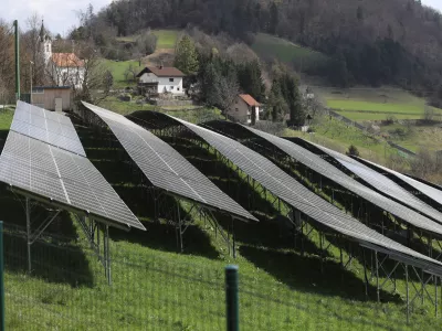 Prvi padec pri namestitvah sončnih elektrarn