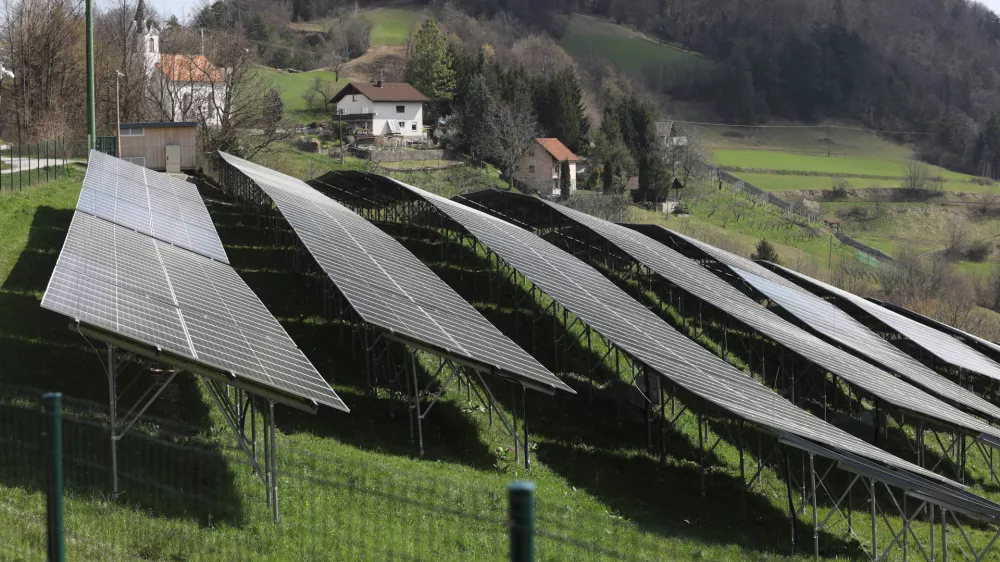 Prvi padec pri namestitvah sončnih elektrarn