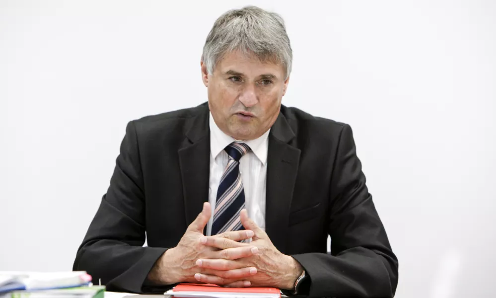 načelnik Upravne enote Ljubljana mag. Bojan Babič - 18.06.2020 - Upravna enota UE Ljubljana, Linhartova cesta 13 - predstavitev prenovljenih prostorov kjer bodo združene izpostave Bežigrad, Center, Moste-Polje, &Scaron;i&Scaron;ka in Vič-Rudnik; //FOTO: Matjaž Ru&scaron;t