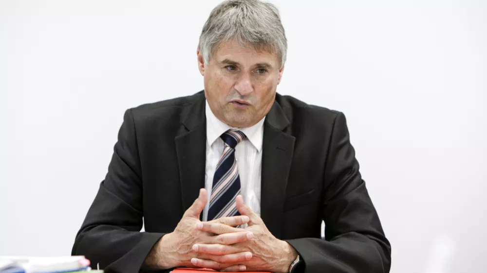 načelnik Upravne enote Ljubljana mag. Bojan Babič - 18.06.2020 - Upravna enota UE Ljubljana, Linhartova cesta 13 - predstavitev prenovljenih prostorov kjer bodo združene izpostave Bežigrad, Center, Moste-Polje, &Scaron;i&Scaron;ka in Vič-Rudnik; //FOTO: Matjaž Ru&scaron;t