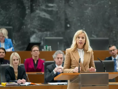 Ljubljana, DZ.Zacetek redne seje DZ, na kateri so se poslanci seznanili z odstopom ministrice za notranje zadeve Tatjane Bobnar in postavljali poslanska vprasanja predsedniku vlade Robertu Golobu in ministrski ekipi.Bivsa notranja ministrica Tatjana Bobnar.