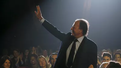 FILE PHOTO: Honorary degree recipient recording artist Julio Iglesias is recognized during Berklee College of Music's Commencement Concert in Boston, Massachusetts, United States May 8, 2015. REUTERS/Brian Snyder/File Photo