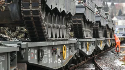 30 January 2020, Saxony, Marienberg: Infantry fighting vehicles "Marder" of the Panzergrenadierbataillon 371 from Marienberg in Saxony are loaded onto railway goods trailers. With the transport, tanks "Marder", recovery tanks "B&uuml;ffel" and wheeled vehicles go to Rukla in Lithuania. The Panzergrenadierbataillon 371 replaces there the Bataillon 391 from Bad Salzungen after its six-month engagement. The "Marienberger J&auml;ger" are participating in the contract for the second time. The main task is to show presence and practice together with multinational partners and the Lithuanian armed forces. Since the end of January 2017, German soldiers have been in Lithuania under the enhanced Forward Presence (eFP). Photo: Hendrik Schmidt/dpa-Zentralbild/ZB,Image: 495573645, License: Rights-managed, Restrictions: GERMANY OUT, Model Release: no