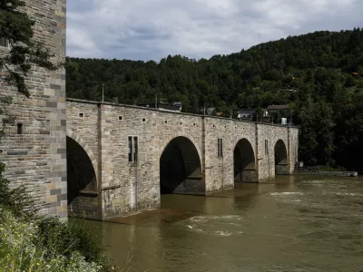 Lani manj elektrike iz premoga in vode