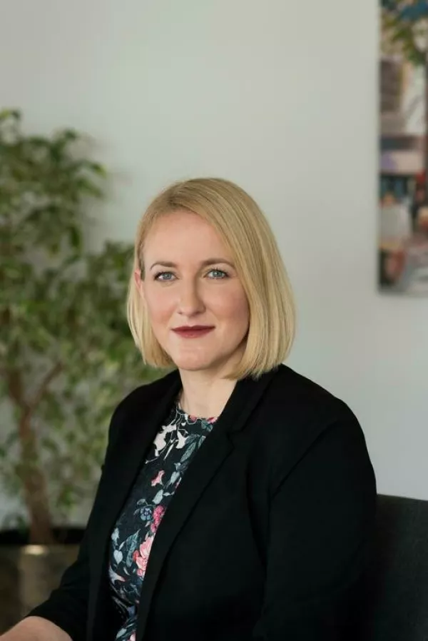 Tja&scaron;a Bertoncelj, TOM telefon: &raquo;Mladi se z vrstniki pogosto ne želijo pogovarjati o svojih težavah, ker jih skrbi, kaj si bodo o njih mislili, kar jih potiska v &scaron;e večjo izolacijo.&laquo; / Foto: osebni arhiv / Foto: Osebni Arhiv